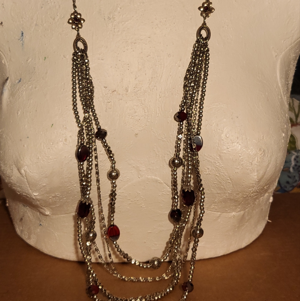 Nwt Elegant Multi-Layered Necklace With Red Accents 19$